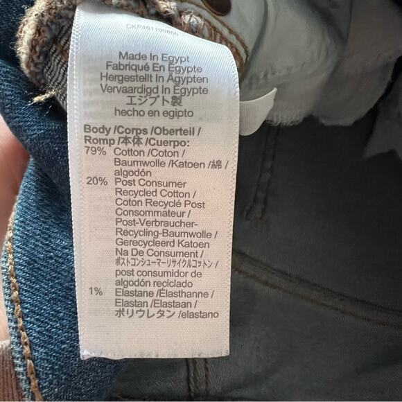 Madewell The Perfect Vintage Crop Jean in Gooding Wash: Knee-Rip Edition - Picture 9 of 10